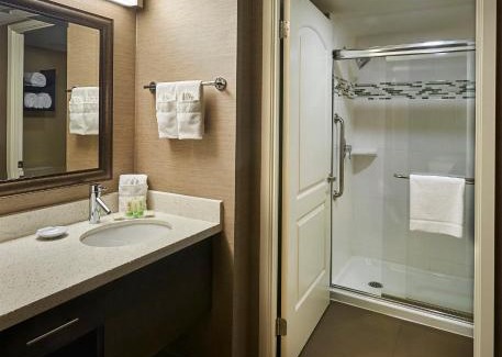 Central Hamilton Hotel | Staybridge Suites Hamilton - Downtown by IHG