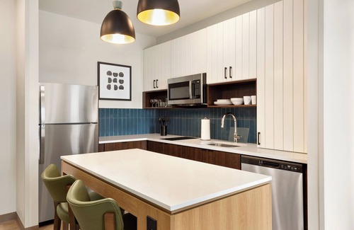 Saint-Laurent Hotel | Staybridge Suites Montréal Airport - St-Laurent by IHG