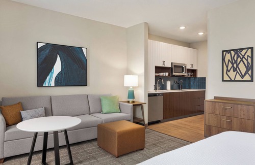 Saint-Laurent Hotel | Staybridge Suites Montréal Airport - St-Laurent by IHG