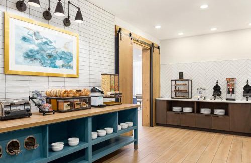 Saint-Laurent Hotel | Staybridge Suites Montreal Airport - St-Laurent by IHG