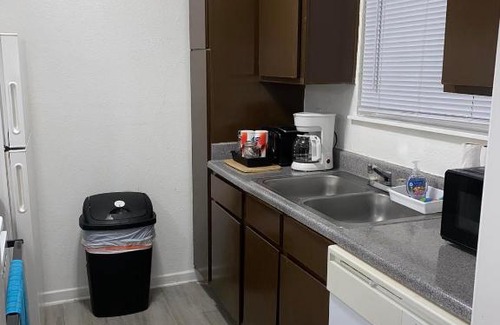 Memorial Apartment | StayCation -Memorial Galleria- Very Spacious Apt - Free Parking & Wifi