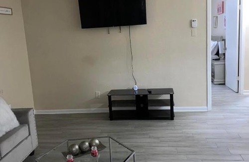 Memorial Apartment | StayCation -Memorial Galleria- Very Spacious Apt - Free Parking & Wifi