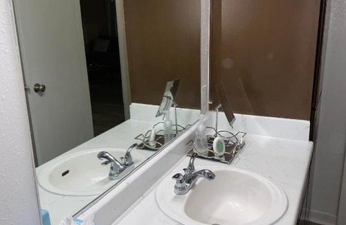 Memorial Apartment | StayCation -Memorial Galleria- Very Spacious Apt - Free Parking & Wifi