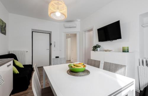 Varesine Apartment | StayEasy Filzi11 - 3 Bedrooms, 2 baths - Central Station