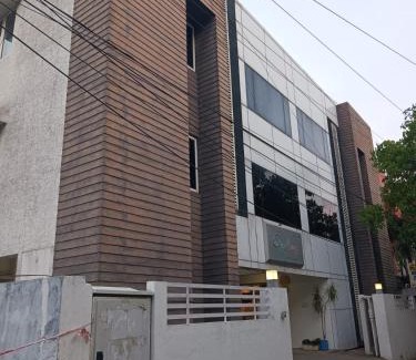 Mylapore Tiruvallikk Apartment | StayEasy Tiruvanmiyur (Unit of Prohotel)