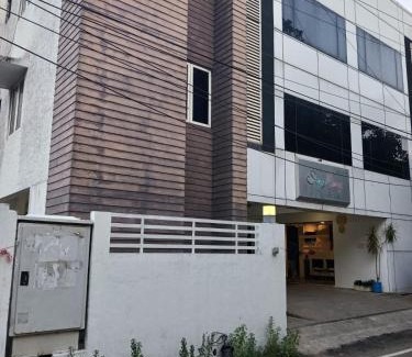 Mylapore Tiruvallikk Apartment | StayEasy Tiruvanmiyur (Unit of Prohotel)