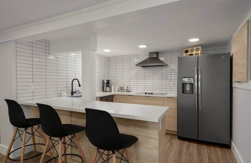 Portland Apartment | #StayInMyDistrict St Johns Walk to dining & shops