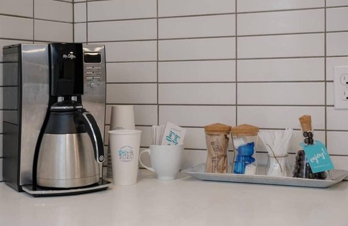 Portland Apartment | #StayInMyDistrict St Johns Walk to dining & shops