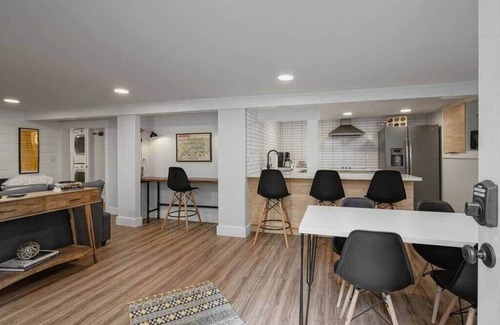 Portland Apartment | #StayInMyDistrict St Johns Walk to dining & shops