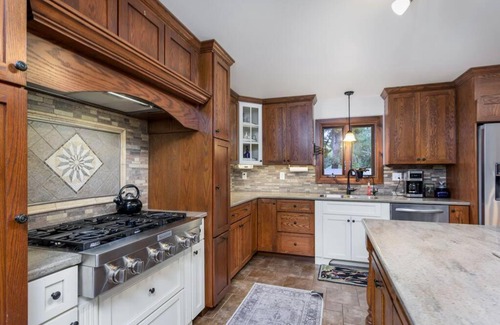 Dauphin House | Stays @ Riverside Manor