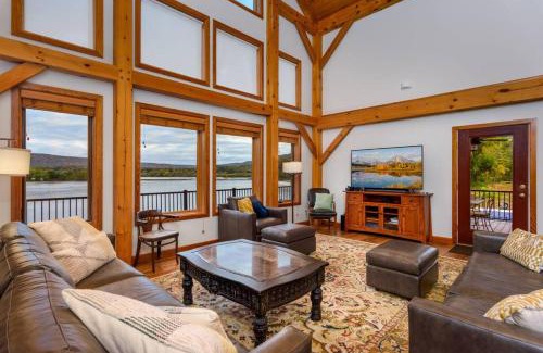 Dauphin House | Stays @ Riverside Manor