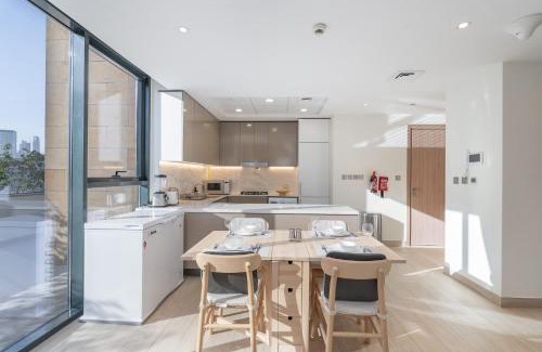 Dubai Apartment | StayShort - Indulging 1 Bedroom in Azizi Riviera 6