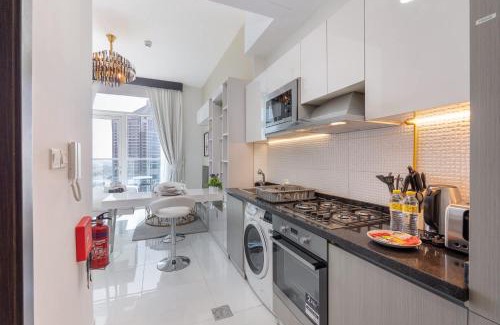 Al Barsha Apartment | StayShort - Relaxing and Gorgeous Studio in Miraclz by Danube