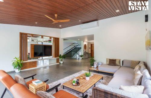 Nashik Villa | StayVista at Bael Leaf with Projector Setup, Pool