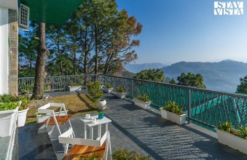 Barog Apartment | StayVista at Serene with Outdoor Bonfire
