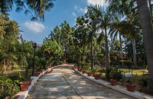 Faridabad Villa | StayVista at Solitude in the Woods- 2BR Villa in Delhi with Lawn Bonfire