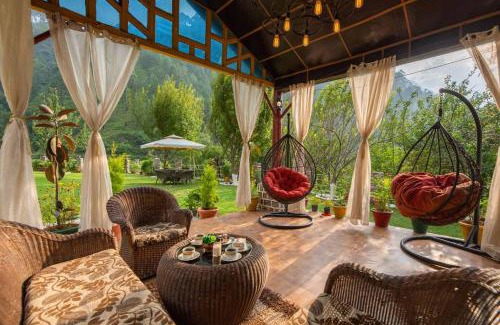 Suni Villa | StayVista at Spirits Unplugged with Outdoor Pool - Karyali
