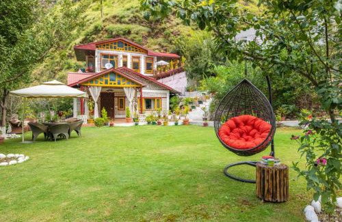 Suni Villa | StayVista at Spirits Unplugged with Outdoor Pool - Karyali