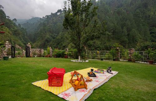 Suni Villa | StayVista at Spirits Unplugged with Outdoor Pool - Karyali