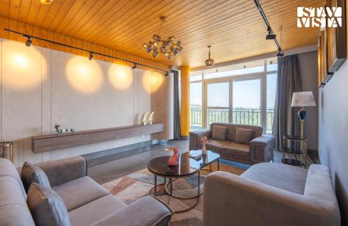 Kaul Apartment | StayVista at The Himalayan Echo with Lawn, Bonfire