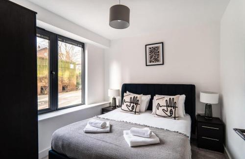 Old Trafford Apartment | StayZeni, Alexandra Rise Manchester Roomy 1 Bed