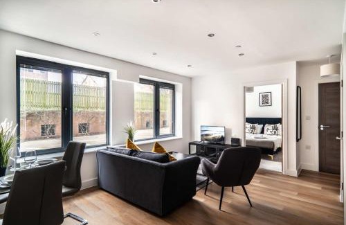 Old Trafford Apartment | StayZeni, Alexandra Rise Manchester Roomy 1 Bed