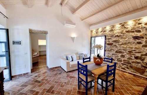 Buddittogliu Straulas Apartment | STAZZO SAN TEODORO LA QUERCIA Piscina Condivisa