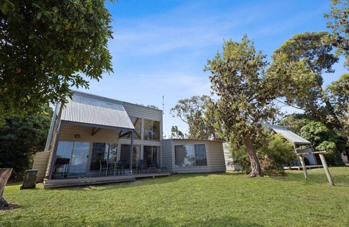 Forge Creek House | Steamer - Waterfront Retreat: Secluded lodges perfect for nature lovers
