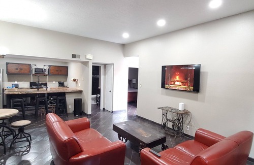 Palomas Park House | "SteamPunk" 2bedroom With Hottub