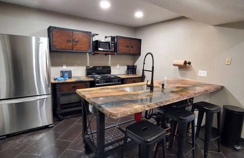 Palomas Park House | "SteamPunk" 2bedroom With Hottub