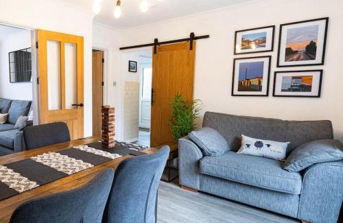 Port Talbot House | Steel Town Lodge - Comfy Home in Port Talbot with Hot Tub & Dart Board