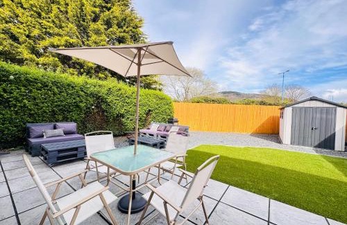 Port Talbot House | Steel Town Lodge - Comfy Home in Port Talbot with Hot Tub & Dart Board