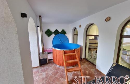 Pangarati Hotel | Stejarro Conac Moldovenesc
