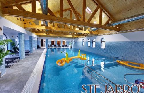 Pangarati Hotel | Stejarro Conac Moldovenesc
