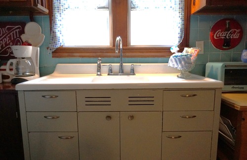 Union Pier House | Step back in time during your stay at Guy's Bungalow.