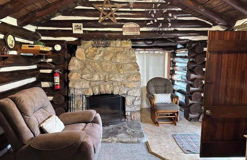 Markleysburg Cabin | Step Back in Time—Stay in 1930s Log Cabins Near Ohiopyle Cabin 2