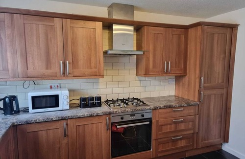 Thamesmead House | Step inside and you're greeted by the peaceful ambiance and ample space.