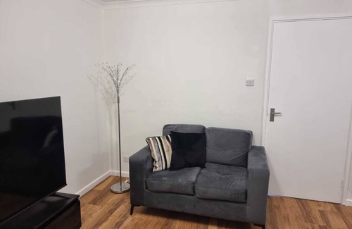 Thamesmead House | Step inside and you're greeted by the peaceful ambiance and ample space.