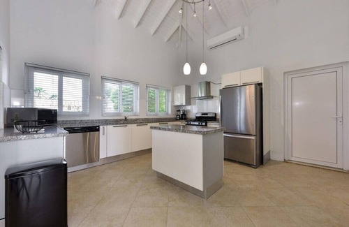 Noord Villa | Step inside this luxurious 4 bedroom, 4 bathroom Villa with unobstructed one of-a-kind sunset views