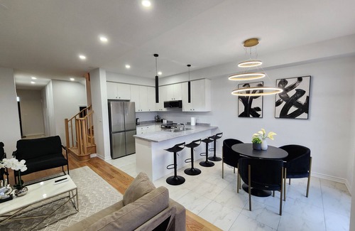 Thorold House | Step into a world of luxury and comfort in our Niagara home