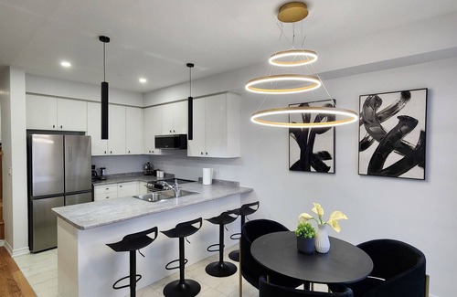 Thorold House | Step into a world of luxury and comfort in our Niagara home