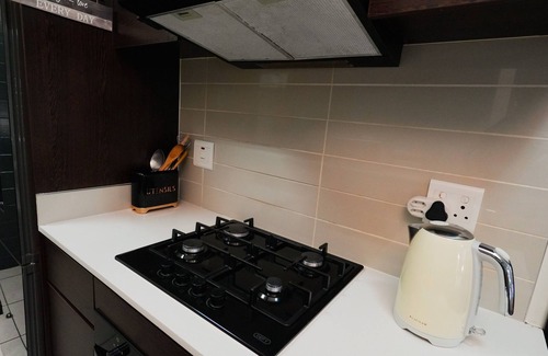 Greater Johannesburg Metropolitan Area Apartment | Step into Comfort where contemporary design meets warm hospitality!