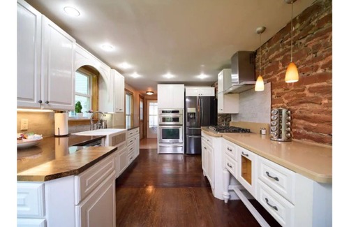 Clintondale House | Step into history & unwind at Stone House a charming 🏡 at the❤️of NYHudson Valley