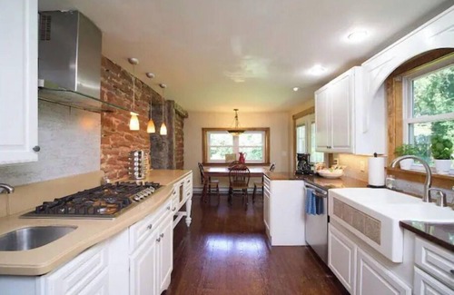 Clintondale House | Step into history & unwind at Stone House a charming 🏡 at the❤️of NYHudson Valley