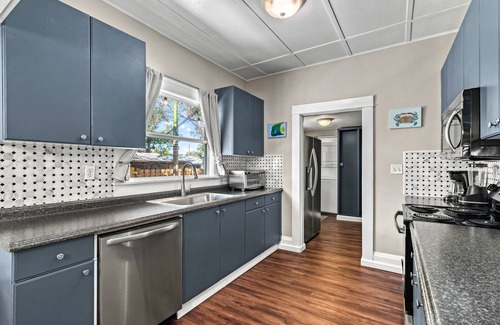 Gillespie Park House | Step into the charm of yesteryear with the modern comforts of today at City Cottage!
