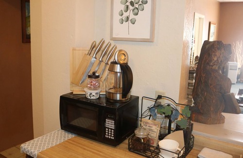 Toledo Apartment | “Step into Timeless Charm: Discover the Vintage Sanctuary of Toledo, Oregon"