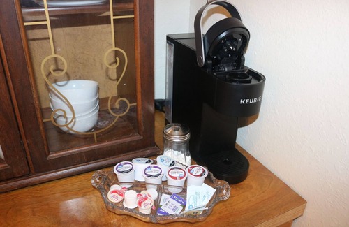 Toledo Apartment | “Step into Timeless Charm: Discover the Vintage Sanctuary of Toledo, Oregon"