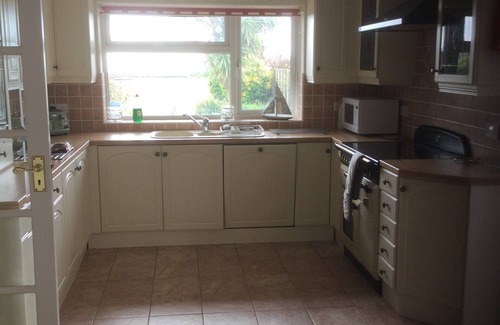 Aldwick House | Step onto the Beach at 7 Aldwick Avenue
