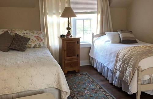 Candia Bed & Breakfast | Stephen Clay Homestead B&B