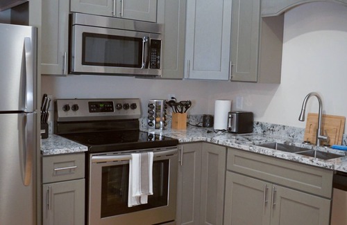 Biloxi Apartment | 🔥STEPS 2 BEACH❤️ | SLEEPS 3 W/W+D